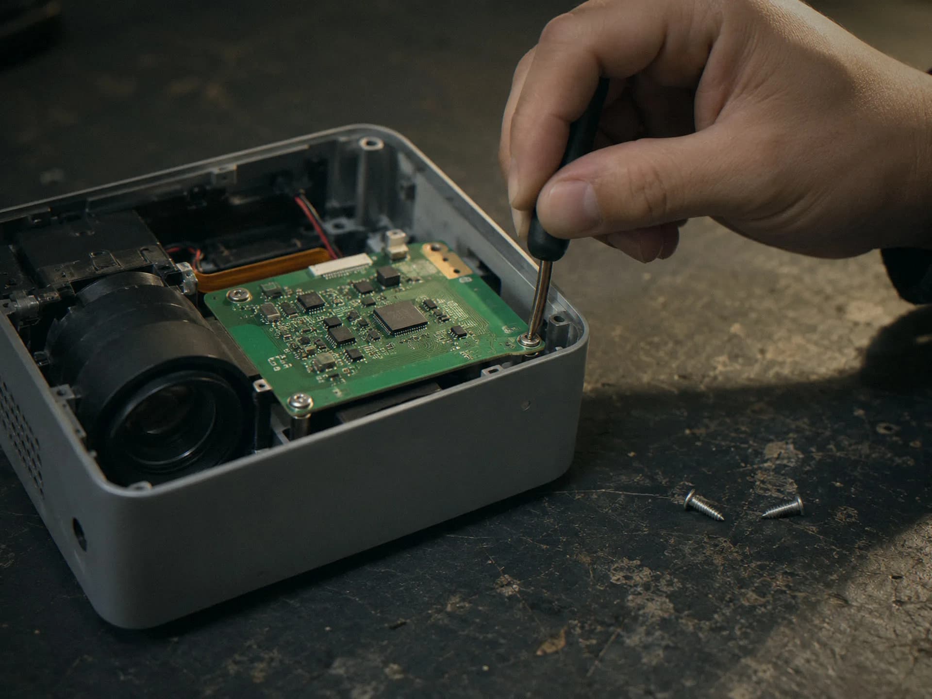 Consumer device being assembled on a bench