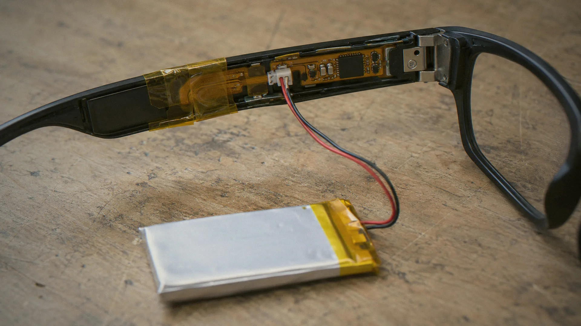Illuminious Partners with AI Startup to Manufacture Next-Gen Smart Glasses